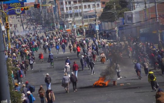 Legislativo de Bolivia aprueba ley de estados de excepción en plena crisis política y social