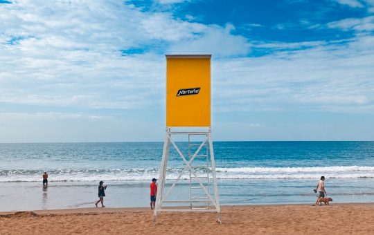 DUOPRINT IMPULSA SAFETY ADS, LA INICIATIVA ECUATORIANA QUE CONVIERTE PUBLICIDAD EN INFRAESTRUCTURA QUE MEJORA LA SEGURIDAD EN LAS PLAYAS