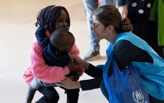 Encuesta muestra apoyo mundial de la población a los refugiados