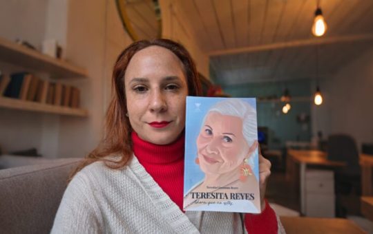 Entrevista a Teresita Giacaman por su nuevo libro «Teresita Reyes. Ahora que no estás»