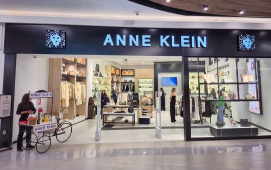 Anne Klein inaugura su primera tienda en Ecuador y fortalece su expansión en Latinoamérica