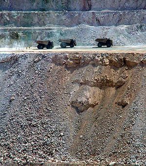 Los ricos ahora vienen por el cobre de los chilenos y chilenas