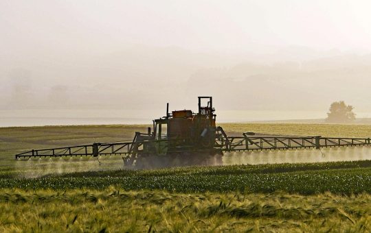 La reforma ómnibus UE sobre pesticidas: un ataque frontal al medio ambiente, la salud y la sociedad
