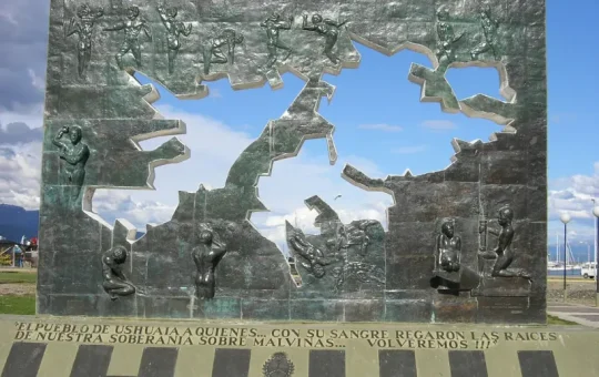 Argentina: La causa Malvinas, ¿manotón de ahogado de Milei?