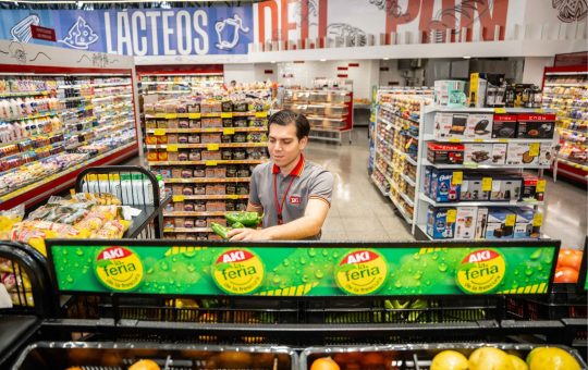 El nuevo local cuenta con un diseño renovado, pensado para mejorar la atención y comodidad de sus clientes, además de una amplia variedad de productos de calidad a los precios más bajos del mercado, respaldados por la Promesa Akí. Asimismo, los clientes podrán disfrutar de beneficios exclusivos a través de Akí Club.